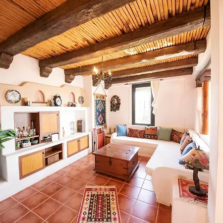 Charming With Shared Pool, Balcony, Terrace And Backyard In Bodrum * Karabag