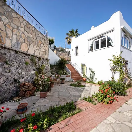 Charming With Shared Pool, Balcony, Terrace And Backyard In Bodrum Karabağ