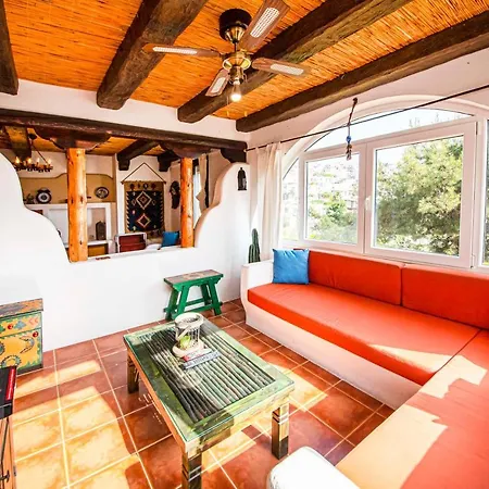 Nyaraló Charming With Shared Pool, Balcony, Terrace And Backyard In Bodrum *